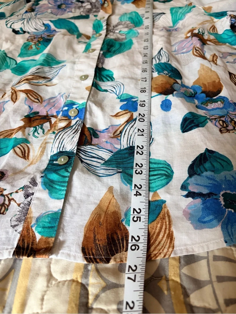 Chicos No Iron floral Linen Button Down Shirttail hem top blouse, size 1, M